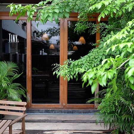 Tiny Hostel Bangkok Bagian luar foto