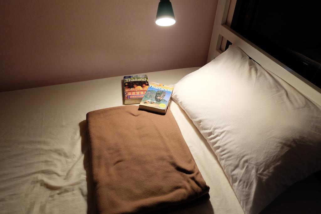Tiny Hostel Bangkok Bagian luar foto