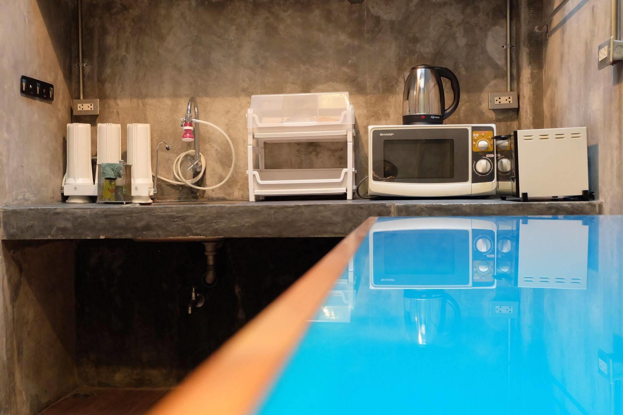 Tiny Hostel Bangkok Bagian luar foto
