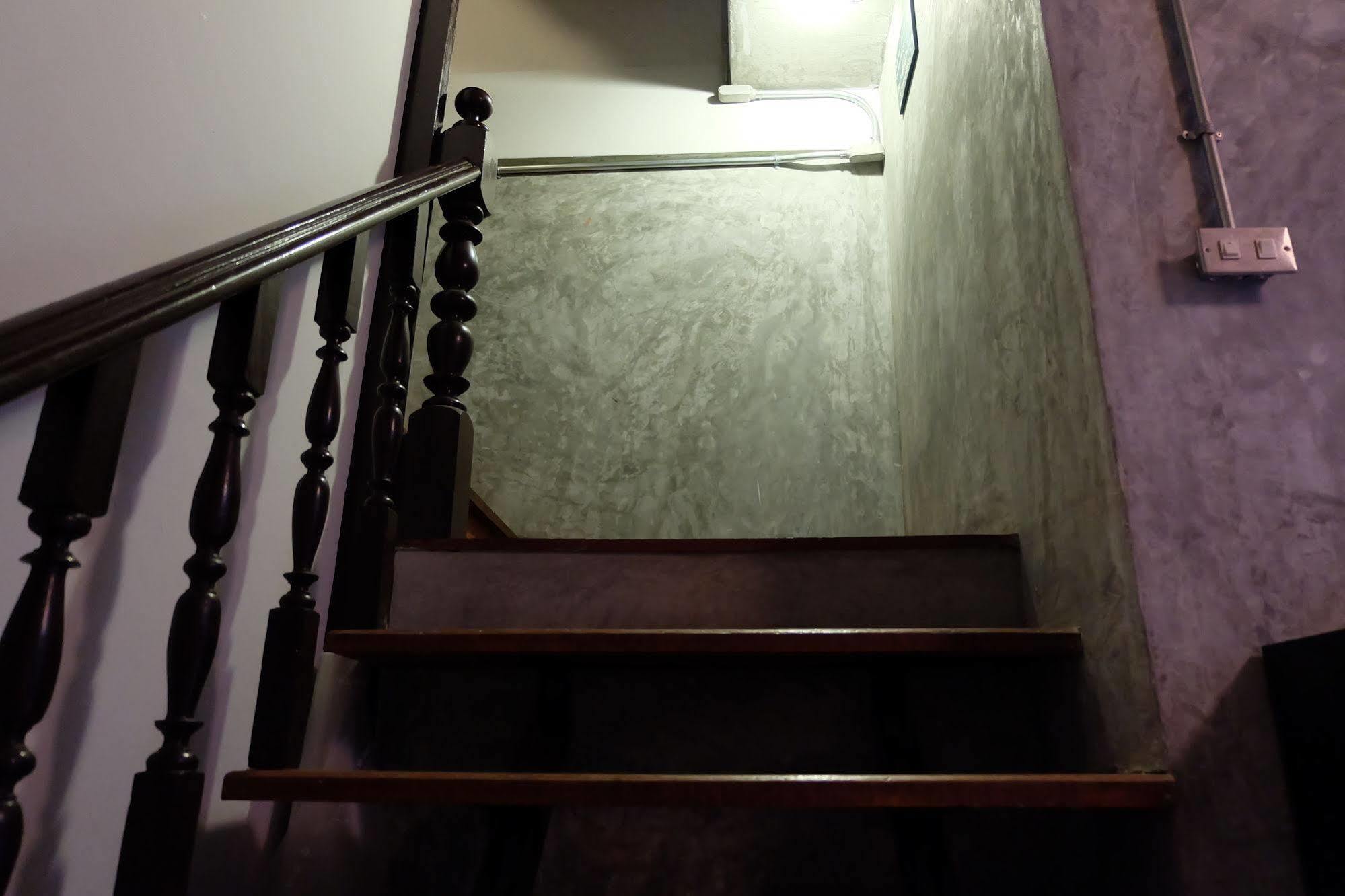 Tiny Hostel Bangkok Bagian luar foto