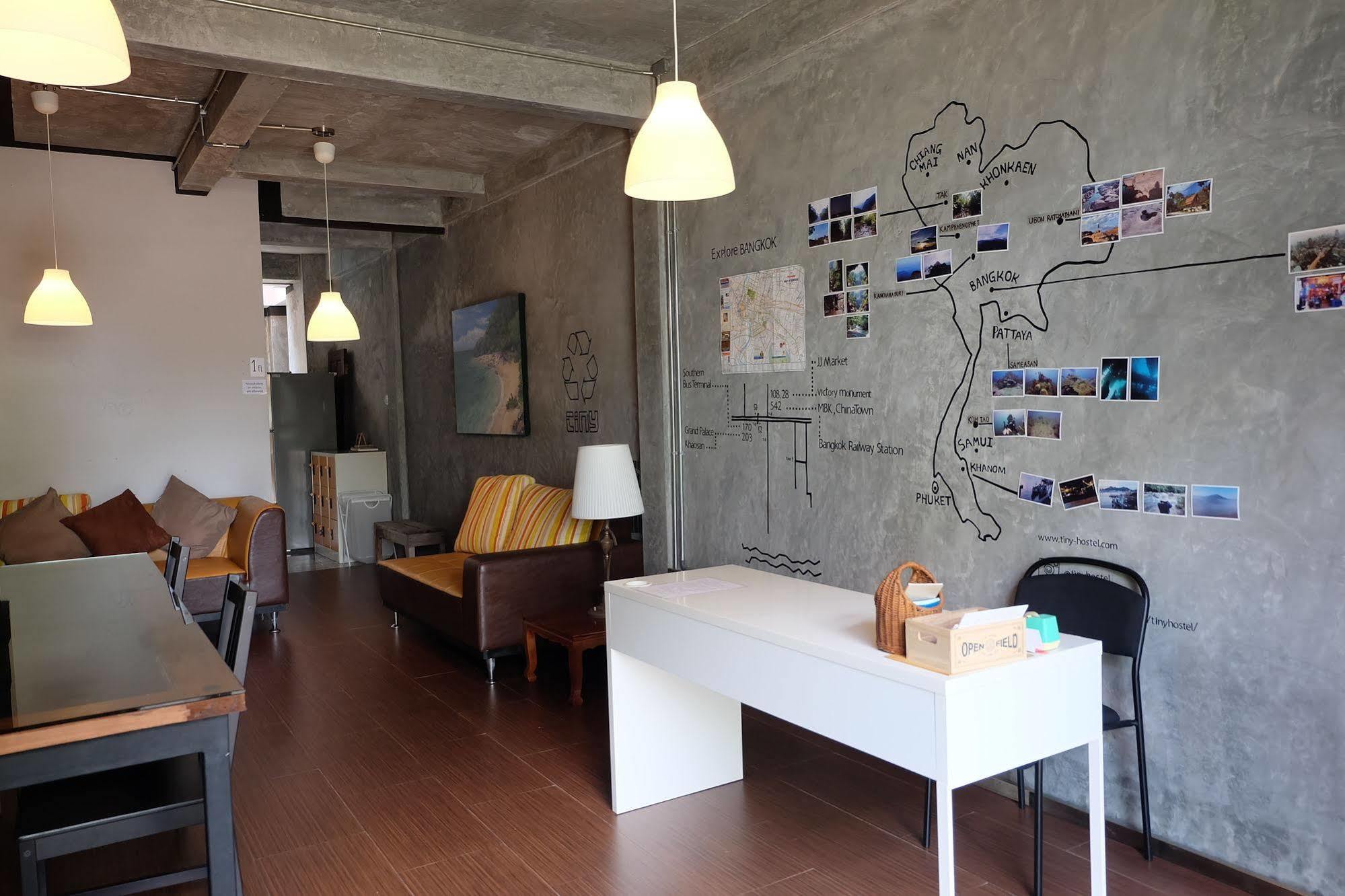 Tiny Hostel Bangkok Bagian luar foto